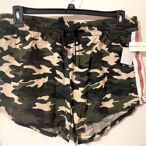 Bobby Brooks ladies shorts camo Size XL